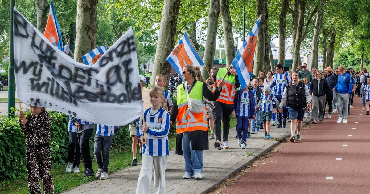 Er klinkt ‘Nee tegen AZC’, maar deze IJFC-pupillen willen vooral gewoon hun voetbalveld niet kwijt