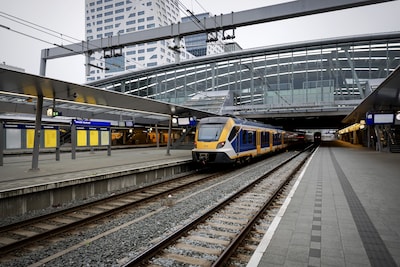 Woensdag hele dag geen NS-treinen door landelijke ov-staking, Schiphol wel beperkt bereikbaar