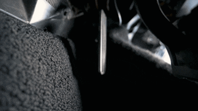 Pleegde iemand een aanslag op hem? Of deed hij valse aangifte en stuurde hij zelf die dreigende berichten?