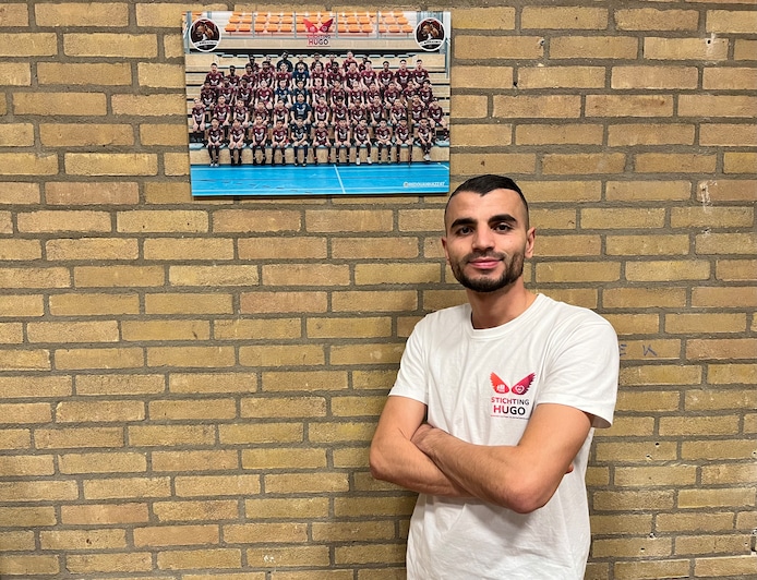 Redouan (25) is nu een rolmodel in zijn wijk, mét een eigen ...