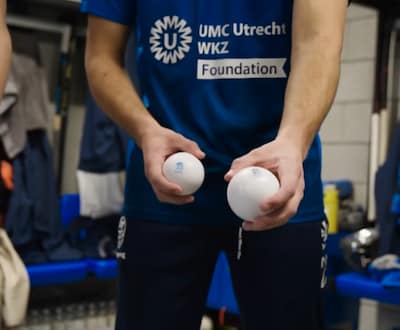‘Check je ook je ballen?’ Kampong-hockeyers vragen met video aandacht voor zaadbalkanker
