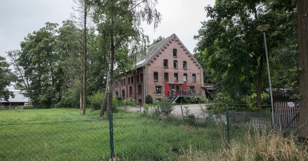 Potentiële kopers staan in rij voor uniek pand in Griendtsveen met bewogen verleden