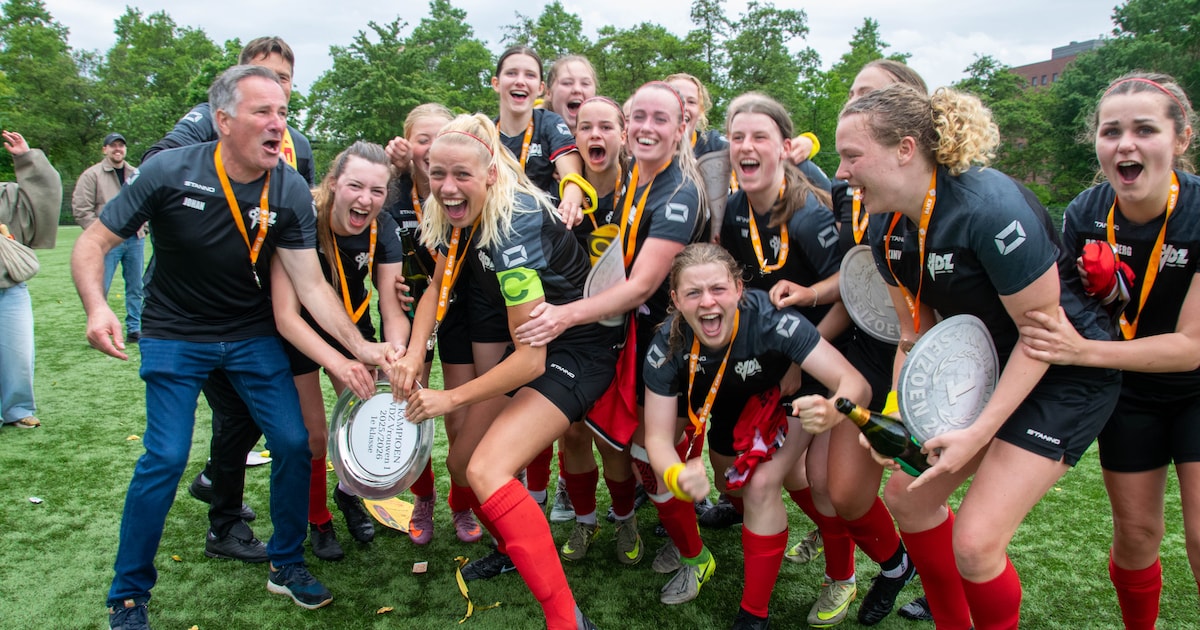 vdz-voetbalsters-na-waanzinnige-serie-de-trotse-kampioen-de-zenuwen