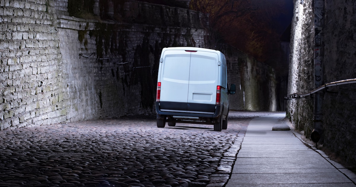 Mannen in wit busje zouden kind klemrijden, politie bezoekt school: ‘Meldingen nemen wij altijd seri