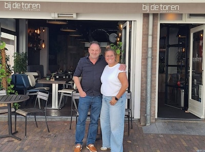 Horecaondernemer Amy (40) heeft weer een café gekocht: ‘Je blijft toch altijd om je heen kijken’