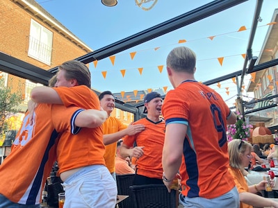 ‘We worden wereldkampioen’, schalt er door de microfoon - Zie hier de Oranje-euforie in onze regio t