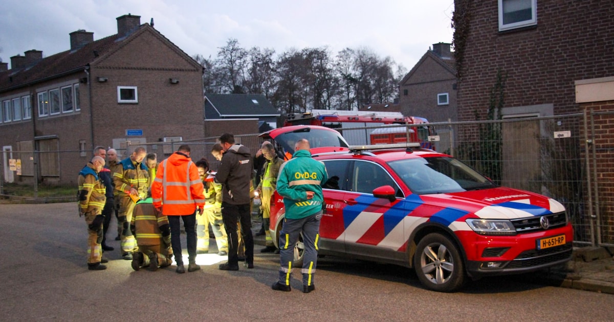Gaslucht in Heesch komt vermoedelijk uit riool: onderzoek brandweer kan nog uren duren