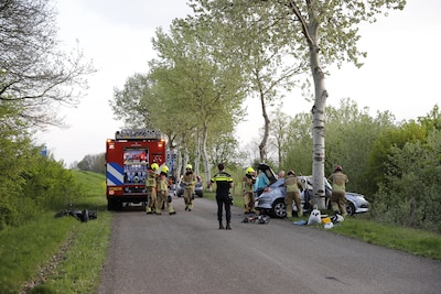 Vier slachtoffers bij ernstig ongeluk: extra hulp nodig om inzittende uit auto te halen