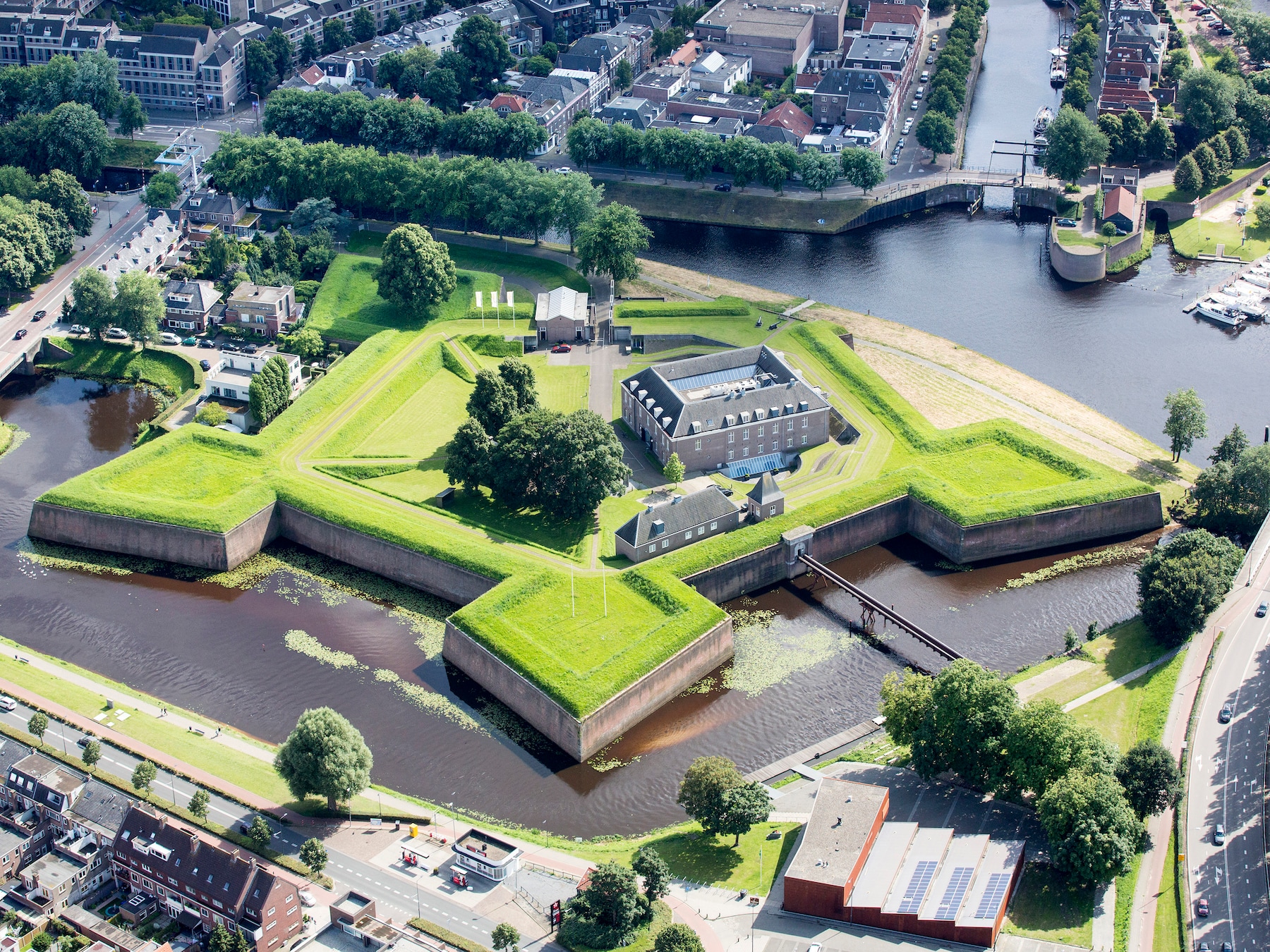 Acht bureaus mogen verder met Design Museum, parkeergarage en tweehonderd woningen