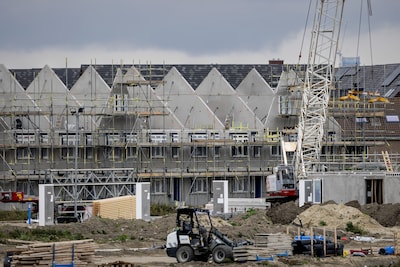 Bouw van half miljoen woningen dreigt stil te vallen door stikstof en overvol stroomnet