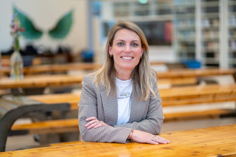 Docente Nederlands Loes Scholder testte voor ons ChatGPT. Ze ‘onderschepte’ deze week een eerste werkstuk gemaakt door ChatGPT.
