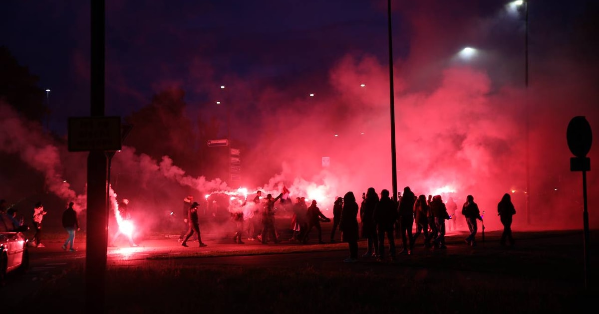 ‘Lichtjestocht’ tegen asielzoekers loopt toch uit de hand: drie arrestaties in Apeldoorn