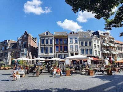 Steun voor ondernemers in de horeca: Nijmegen trekt geld uit voor trainingen van personeel