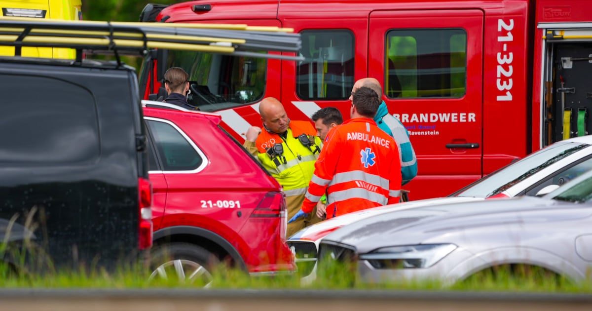Vrouw overreden door vrachtwagen bij tankstation langs de A50