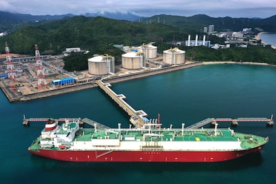 Wij hebben in ieder geval nog voldoende benzine, in Azië lang niet overal