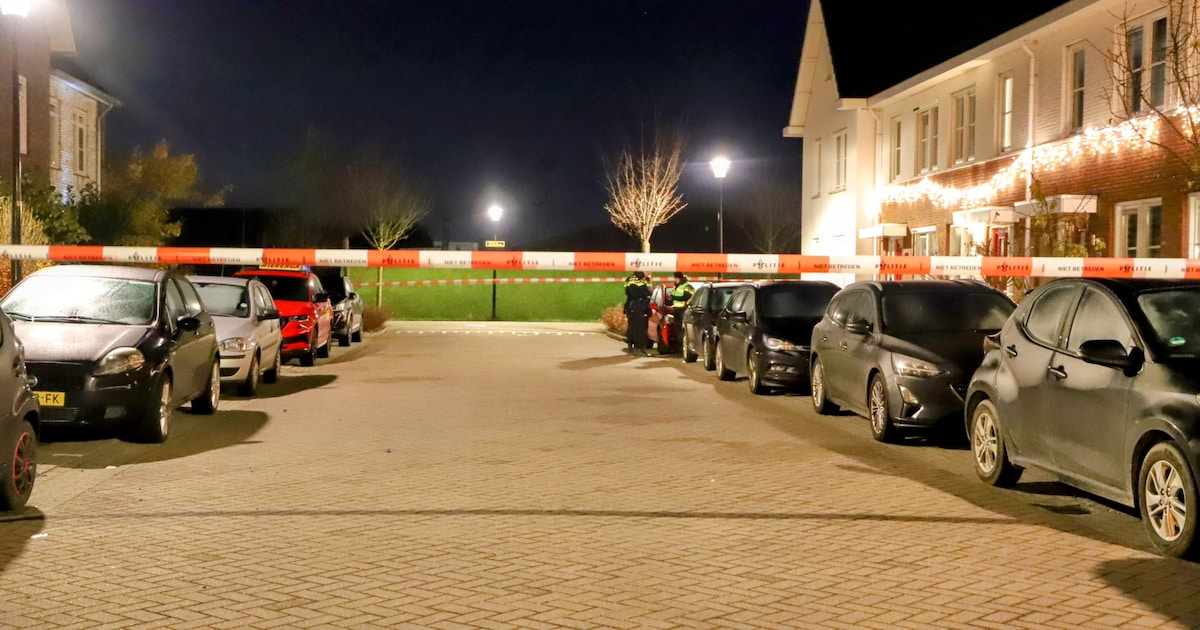 Brand bij woning aan de Alex van Strienstraat in Culemborg, politie doet onderzoek