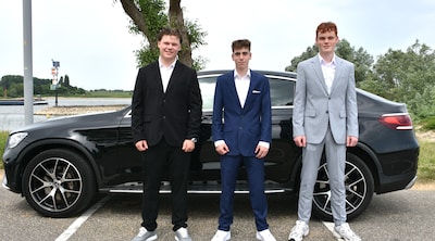 Wamels trio van het Pax Christi College geheel in stijl naar het schoolgala