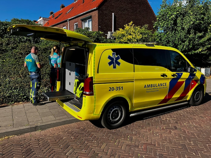 Wijk in Roosendaal grotendeels afgesloten, huizen ontruimd: 'We zien agenten met wapens' | Brabant | gelderlander.nl
