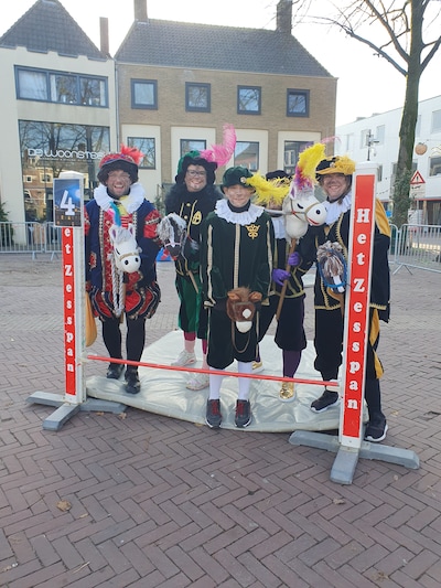 Sinterklaas Hobby Horse Race op Groenmarkt Tiel