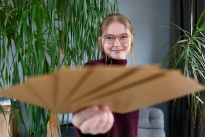 Iris (18) ging jaren niet naar school; dankzij haar inzet voor lotgenoten krabbelt ze nu langzaam weer op