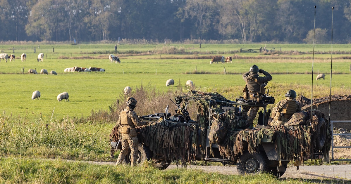 Militaire oefening bij Dode Maasarm in Beesel