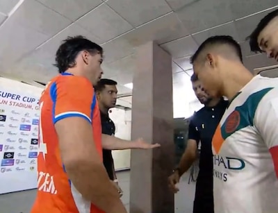 Rode kaart vóór de aftrap: voetballer in India wordt weggestuurd vanwege ondergoedkeuze