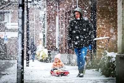 Sleeën en schaatsen vliegen de winkels uit bij winterse start van 2026
