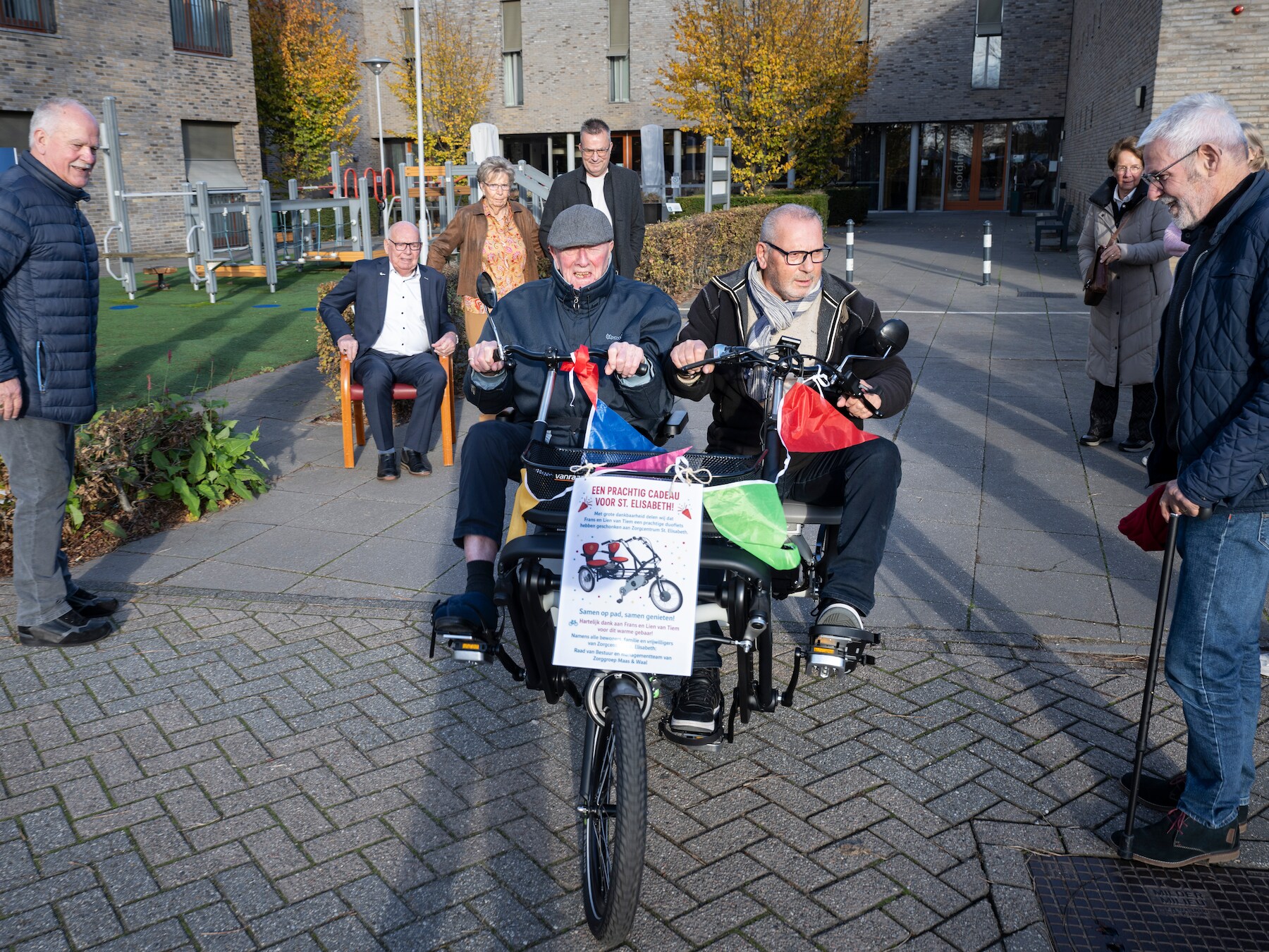 Frans (89) en Lien (89) verkopen succesvol bedrijf en helpen daarmee verpleeghuis: ‘Ik geef alles weg, net als mijn moeder’