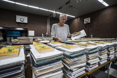 Einde aan schoolboeken in de papierbak? Scholen sluiten zich massaal aan bij nieuwe uitgever