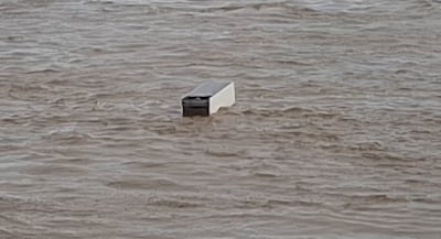 Over de Waal varen schepen in alle soorten en maten, maar wat drijft daar nou voorbij?