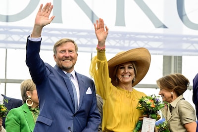 LIVE Koningsdag 2026 | Koning bedankt Dokkum voor ‘onvergetelijke Keningsdei’ en krijgt bolderkarren vol cadeaus