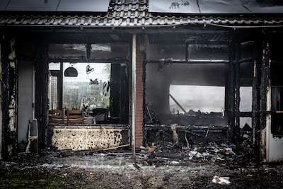 Er moet snel worden gekeken naar nieuwe woonruimte, nu drie huizen niet meer te redden zijn door grote brand