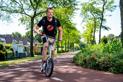 Al 12 jaar ziek, toch beklimt Paul (46) berg van 5 kilometer: ‘Je ziet niet direct dat ik parkinson heb’