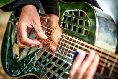 Serviceclub Raam en Maas houdt optreden van band TOFF in De Burcht Linden
