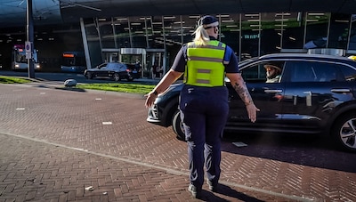 Tientallen bekeuringen voor taxichauffeurs rond concerten Bad Bunny in GelreDome
