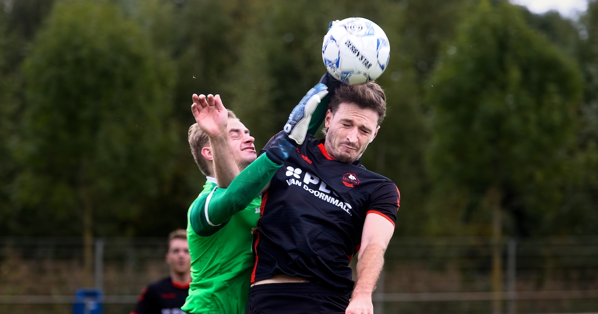 Mifano opent kalenderjaar met ‘wereldgoal van eigen helft’: ‘Mo zag hun keeper te ver voor de goal s