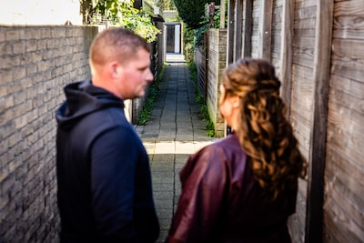 Dochtertje van Menno en Jennifer op 5-jarige leeftijd misbruikt achter hun huis: ‘We hebben allemaal levenslang’