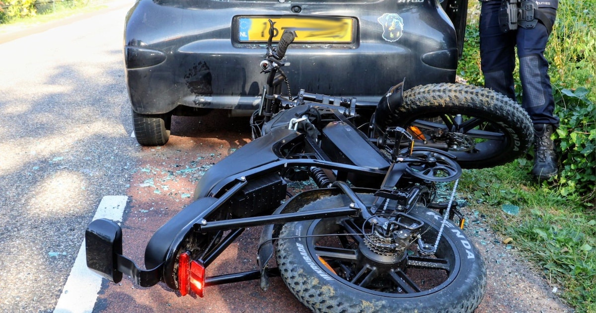 Fatbiker ramt auto in Wadenoijen