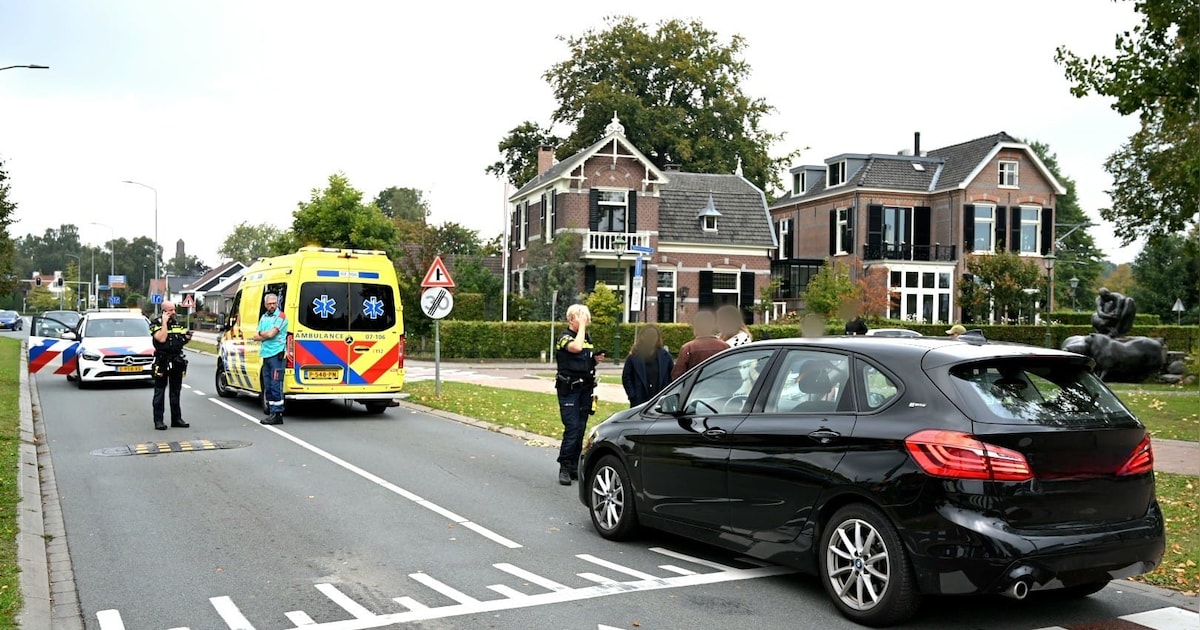Lezers reageren op beruchte oversteekplaats bij Burgemeester Kuntzelaan: ‘Onmogelijk om alle fietser