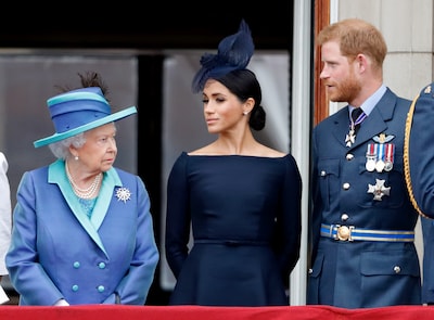 Queen wantrouwde Harry zó erg dat kamermeisje moest meeluisteren als hij haar belde, blijkt uit nieuwe onthullingen