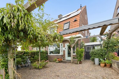 De mix van oud en nieuw maakt dit jaren 30-huis eigen (en je wordt er wakker met gefluit van vogels)