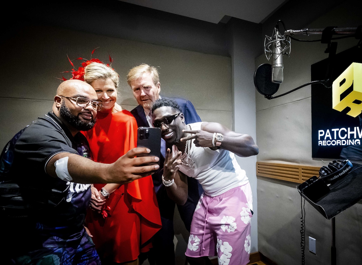 Yosh ayollar bilan etuk ayollar rus porno video