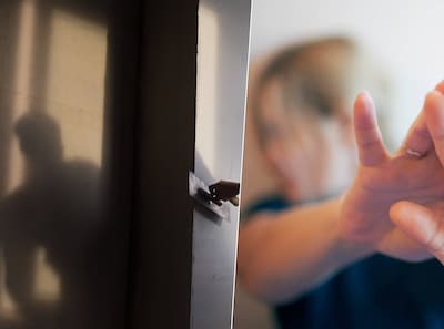 Niet genoeg bewijs dat stukadoor tijdens werkklus aan borsten zat van vrouw, dus krijgt de man geen straf