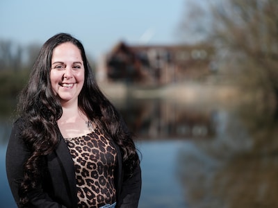 ‘Ouderwetse zuster’ krijgt met nieuwe partij bijna de helft van de stemmen: ‘We hebben echt geluisterd’