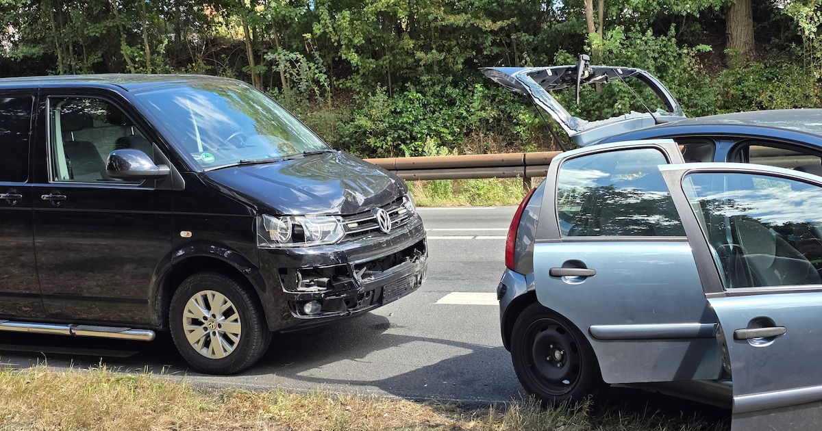 Kettingbotsing in Rhenen zorgt voor flinke schade.