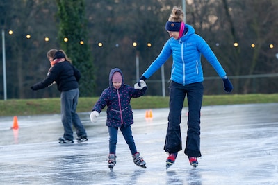 Het kerstmaal moest even snel tussendoor, want in Arnhem moet alles wijken om te kunnen schaatsen