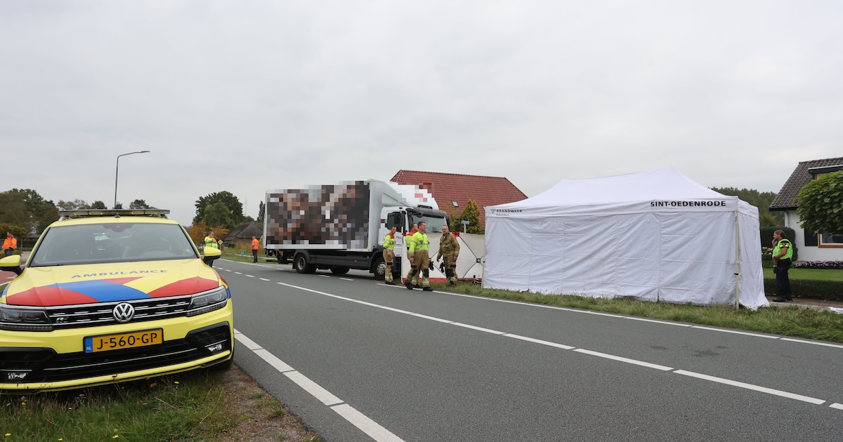 Fietser overleden bij aanrijding met vrachtwagen.