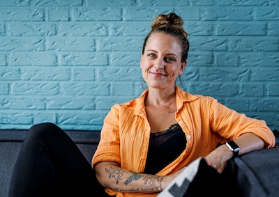 Ineke (42) vond lotgenoten maar ‘zeikerds’, tot Q-koorts haar leven stilzette: ‘Ik heb nog 25 procent’