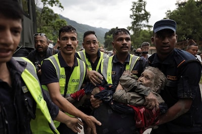 Enorme overstroming in Nepal vaagt hele dorpen weg: zeker 19 doden, één Nederlander vermist