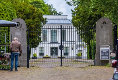 Sieraden en gouden vullingen, afkomstig uit graven, werden ‘doorverkocht’ door medewerkers begraafplaats
